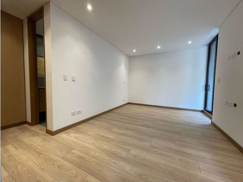 Apartamento de 3 alcobas en venta en Santa Barbara Occidental, Bogotá, 127 m² · foto 8 de 20