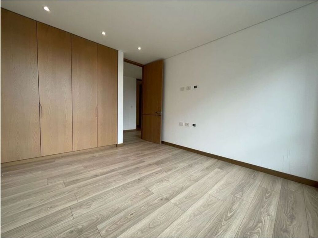 Apartamento de 3 alcobas en venta en Santa Barbara Occidental, Bogotá, 127 m² · foto 17 de 20