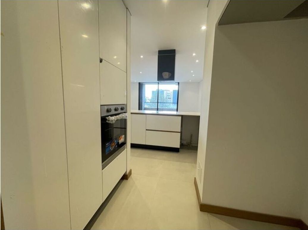 Apartamento de 3 alcobas en venta en Santa Barbara Occidental, Bogotá, 127 m² · foto 10 de 20