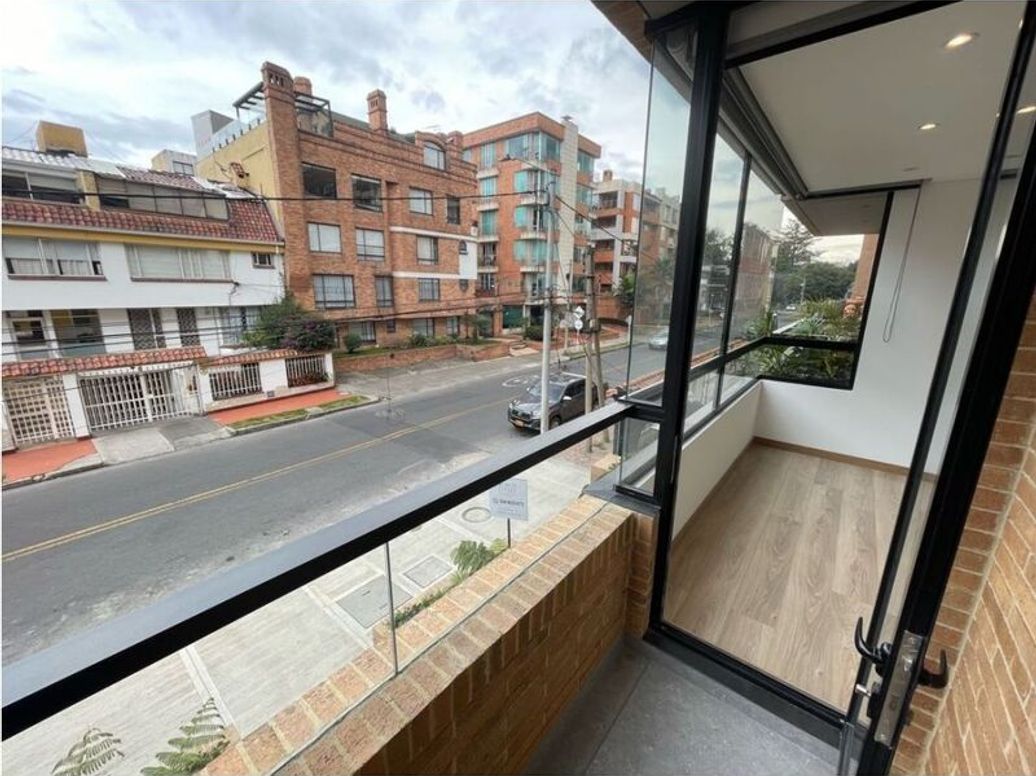 Apartamento de 2 alcobas en venta en Santa Barbara Occidental, Bogotá, 116 m² · foto 2 de 20