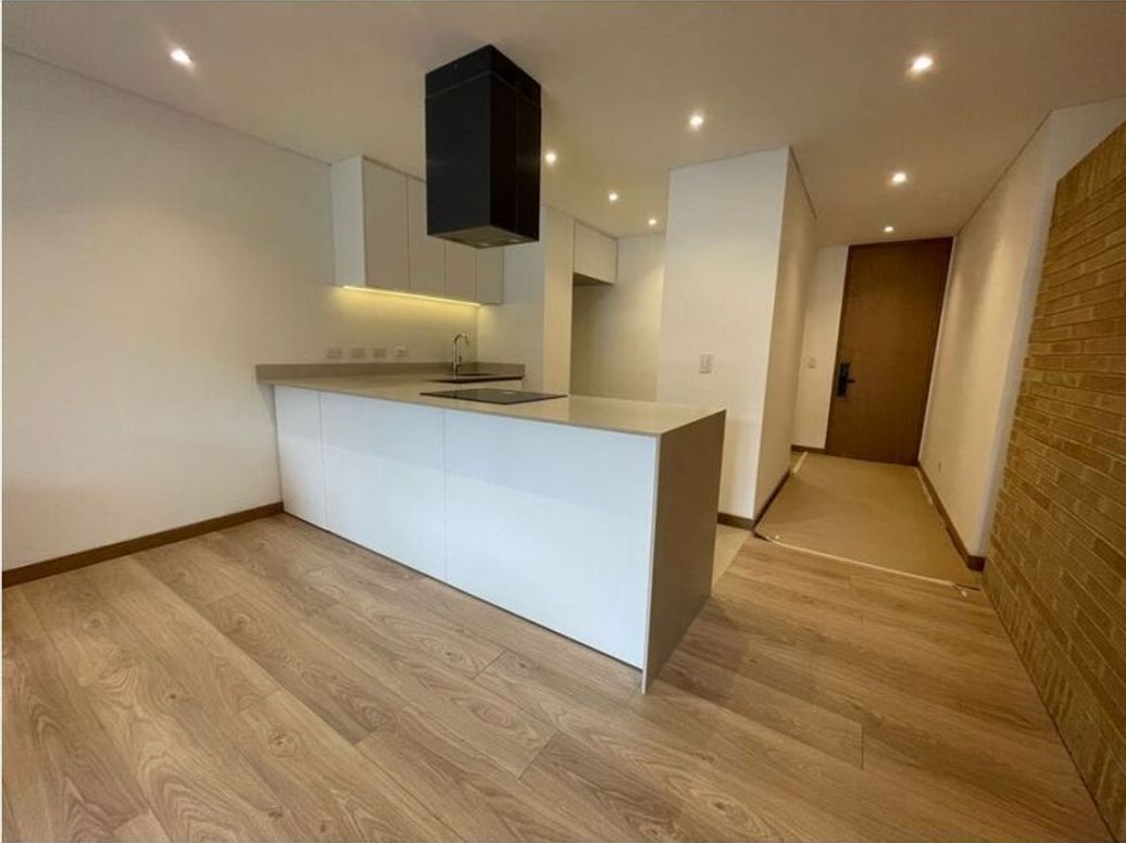 Apartamento de 2 alcobas en venta en Santa Barbara Occidental, Bogotá, 116 m² · foto 5 de 20