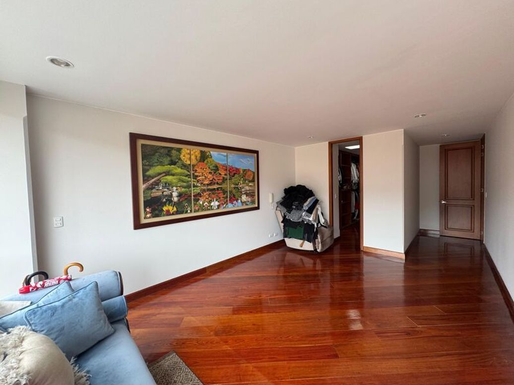Apartamento de 3 alcobas en venta en Santa Barbara Central, Bogotá, 239 m² · foto 6 de 9