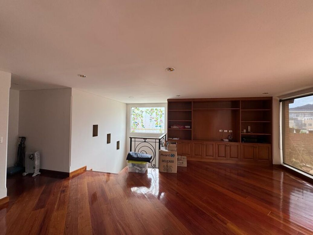 Apartamento de 3 alcobas en venta en Santa Barbara Central, Bogotá, 239 m² · foto 9 de 9