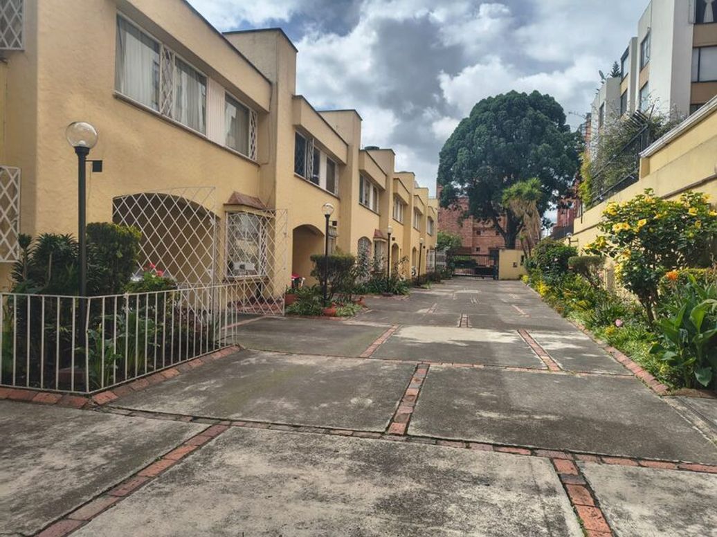Casa de 5 alcobas en venta en Los Cedritos, Bogotá, 210 m² · foto 10 de 20