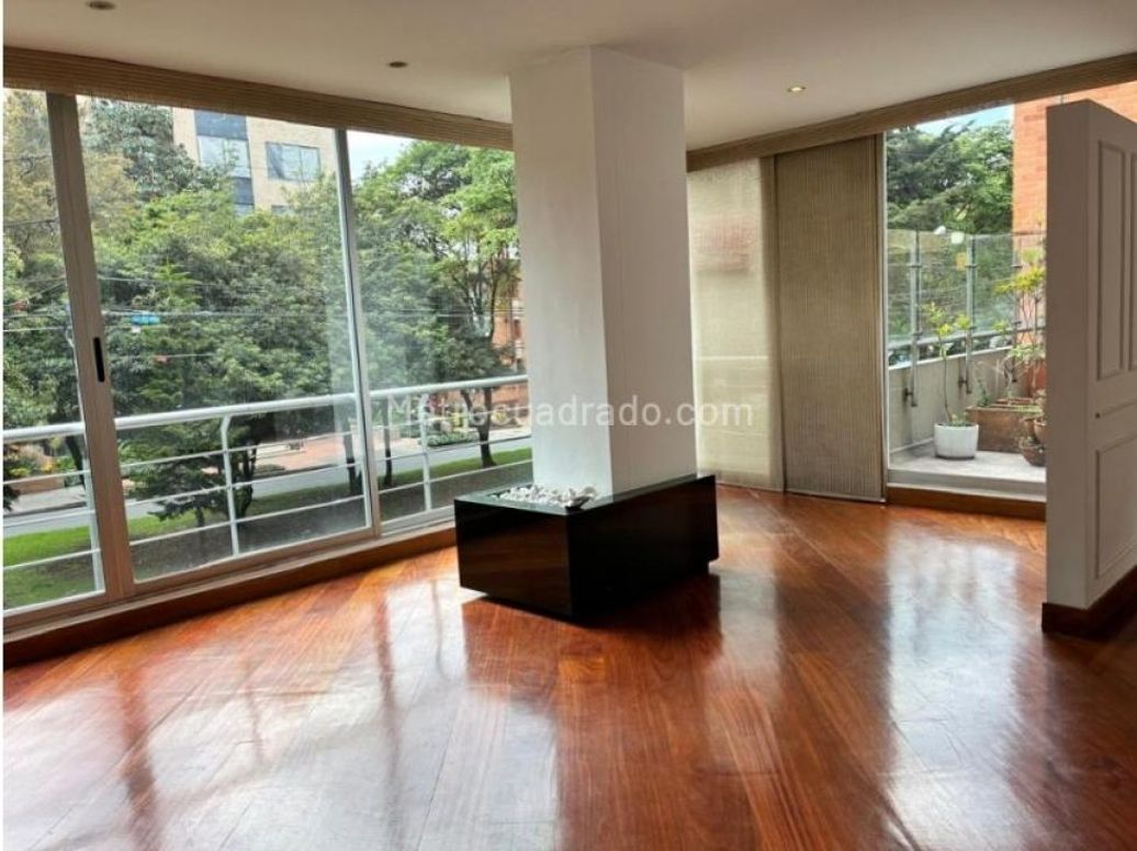 Apartamento de 3 alcobas en venta en Santa Paula, Bogotá, 138 m² · foto 2 de 16