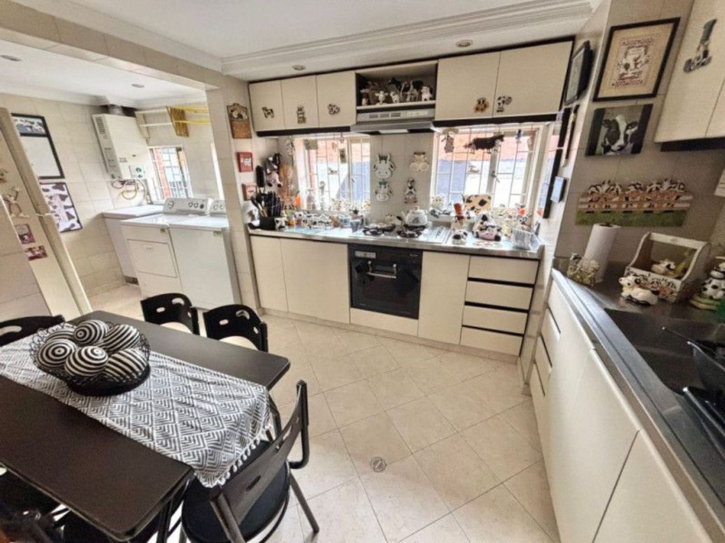 Apartamento de 3 alcobas en venta en San Patricio, Bogotá, 155 m² · foto 9 de 20