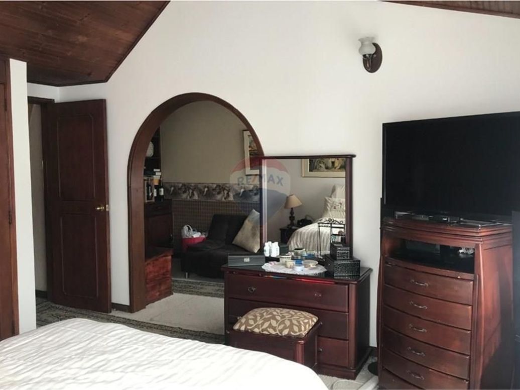 Casa de 5 alcobas en venta en Puente Largo, Bogotá, 243 m² · foto 10 de 20