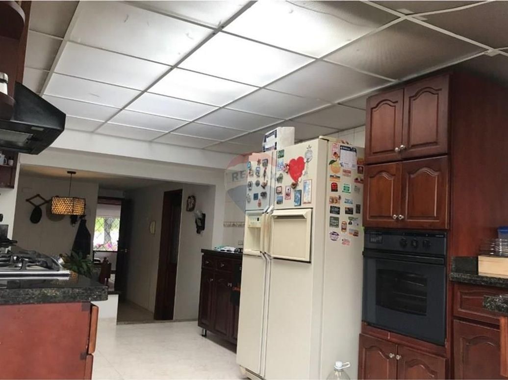 Casa de 5 alcobas en venta en Puente Largo, Bogotá, 243 m² · foto 16 de 20