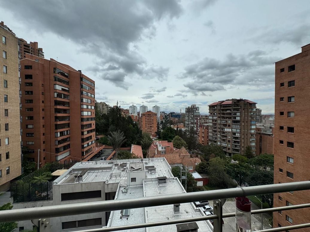 Apartamento de 3 alcobas en arriendo en El Refugio, Bogotá, 360 m² · foto 18 de 20