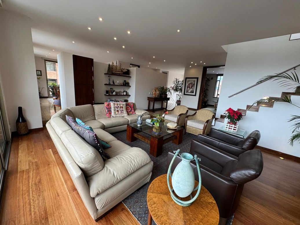 Apartamento de 3 alcobas en arriendo en El Refugio, Bogotá, 360 m² · foto 4 de 20