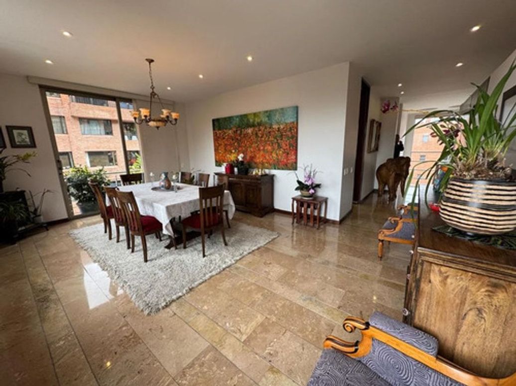 Apartamento de 3 alcobas en venta en El Refugio, Bogotá, 360 m² · foto 4 de 12