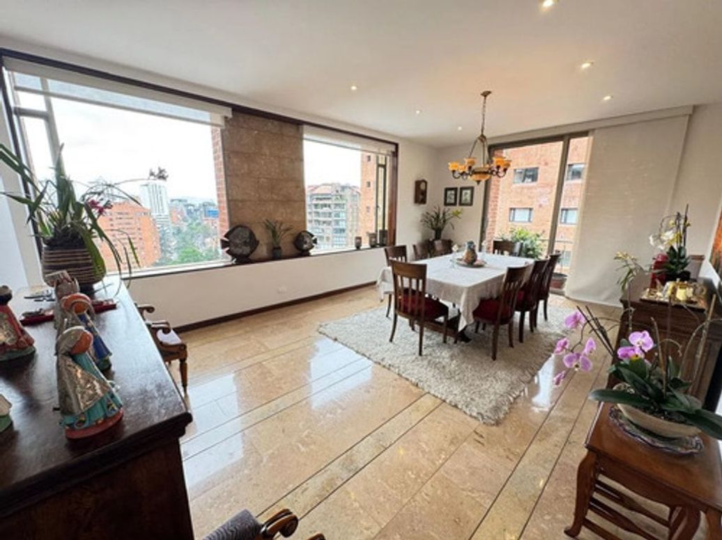 Apartamento de 3 alcobas en venta en El Refugio, Bogotá, 360 m² · foto 5 de 12
