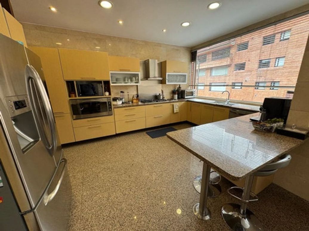 Apartamento de 3 alcobas en venta en El Refugio, Bogotá, 360 m² · foto 11 de 12