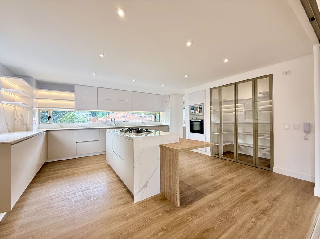 Apartamento de 4 alcobas en venta en Niza Suba, Bogotá, 298 m² · foto 6 de 20