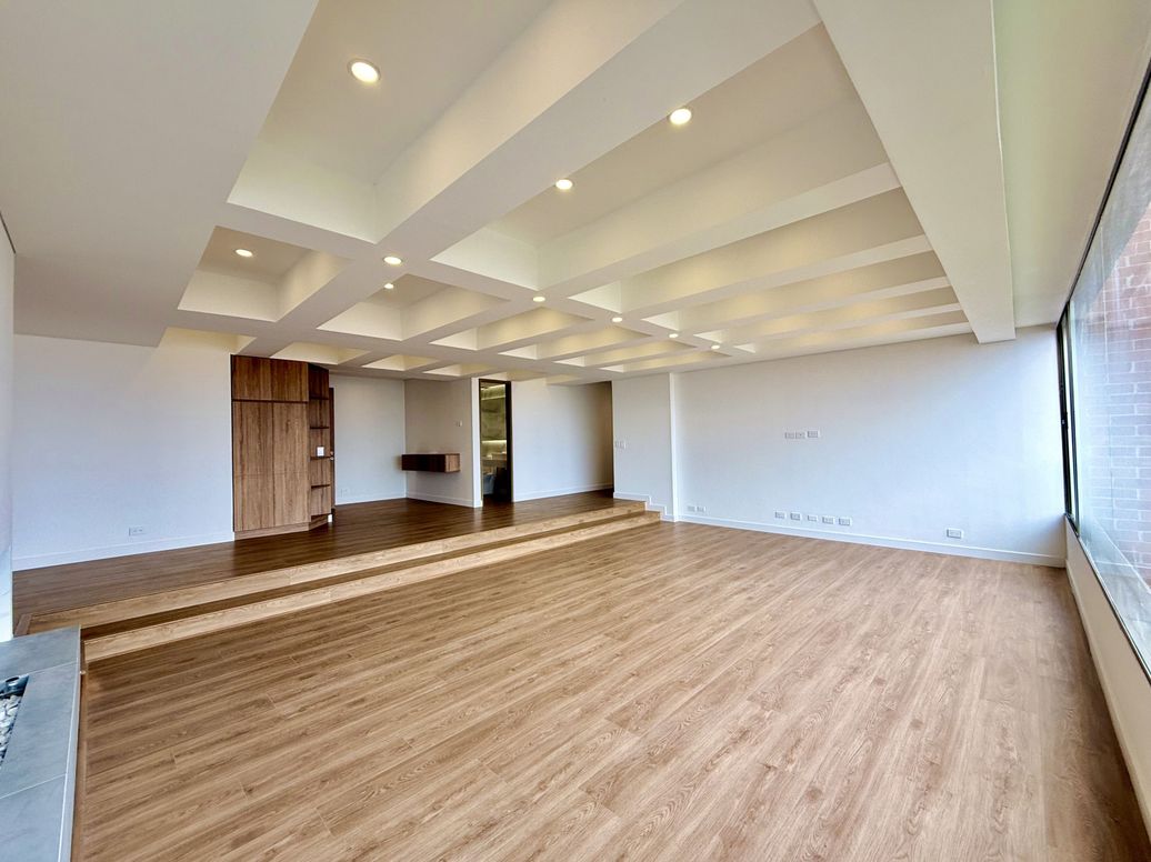 Apartamento de 4 alcobas en venta en Niza Suba, Bogotá, 298 m² · foto 2 de 20