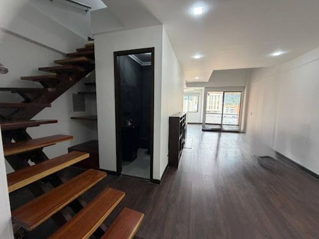Apartamento de 1 alcoba en venta en Chicó Reservado, Bogotá, 68 m² · foto 2 de 20