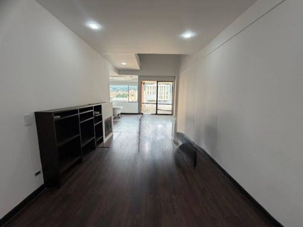 Apartamento de 1 alcoba en venta en Chicó Reservado, Bogotá, 68 m² · foto 3 de 20