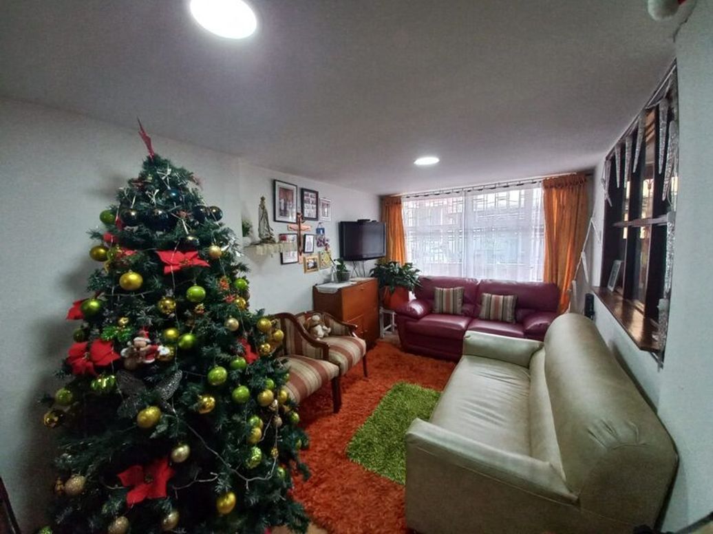Casa de 5 alcobas en venta en Versalles, Bogotá, 154 m² · foto 2 de 20