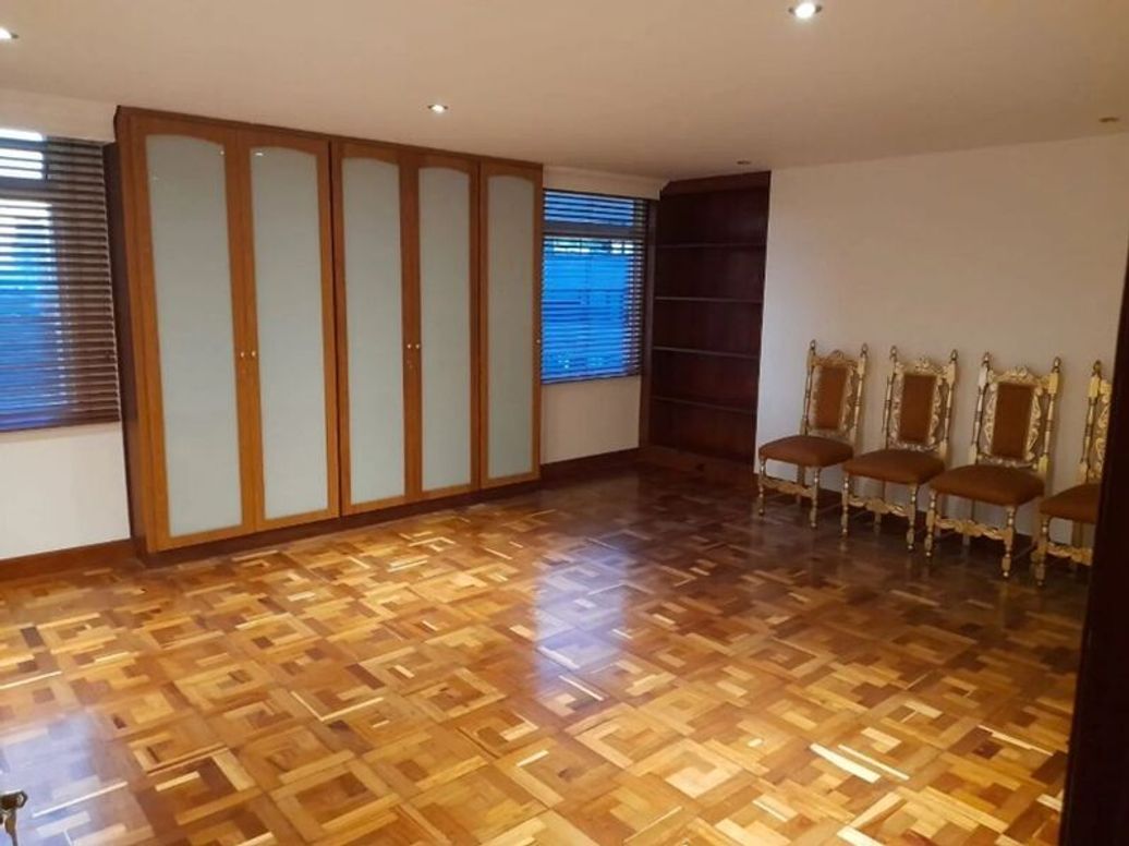 Apartamento de 3 alcobas en venta en San Diego, Bogotá, 238 m² · foto 3 de 8