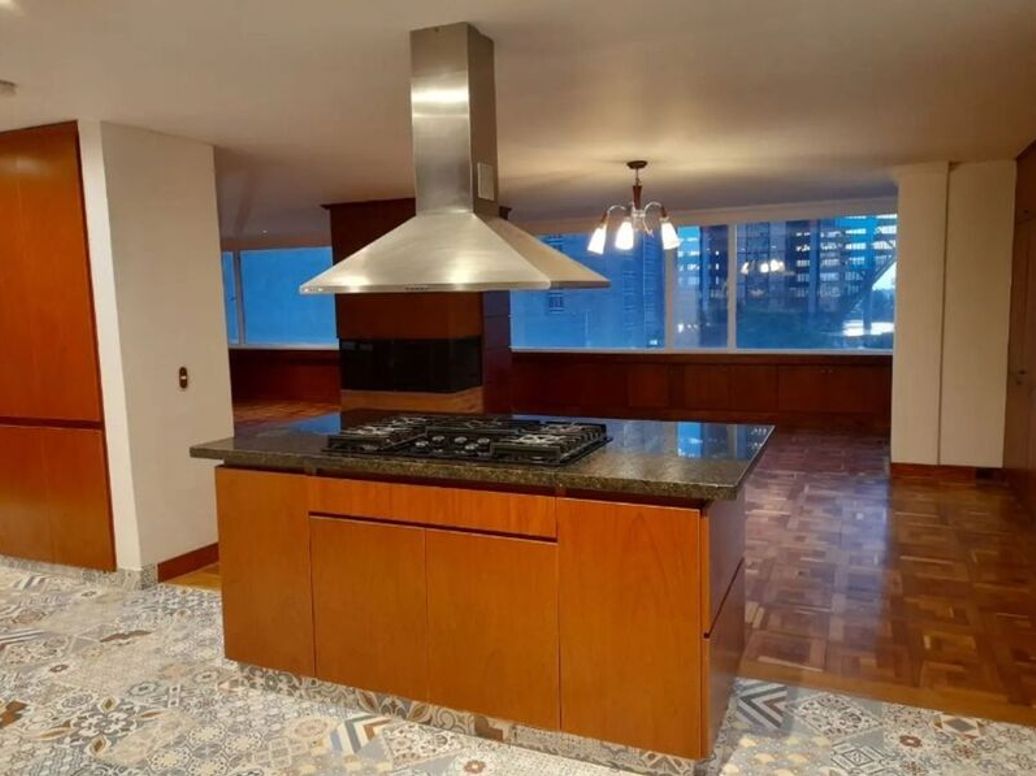 Apartamento de 3 alcobas en venta en San Diego, Bogotá, 238 m² · foto 7 de 8