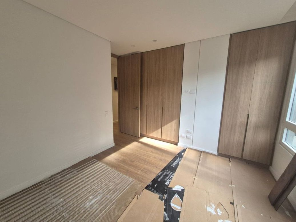 Apartamento de 2 alcobas en venta en Santa Barbara Oriental, Bogotá, 128 m² · foto 7 de 9