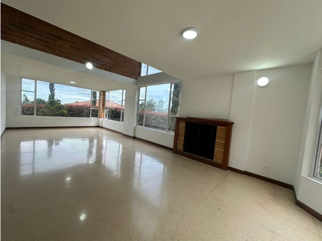 SE ARRIENDA CASA CAMPESTRE EN EL ESCOBERO PARTE ALTA. en Loma Del Escobero