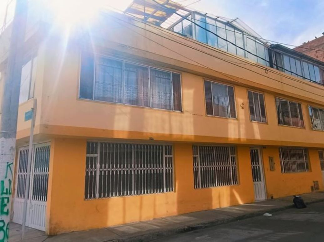 Casa de 6 alcobas en venta en Villa Claver 1 Y 2, Bogotá, 86 m² · foto 2 de 19
