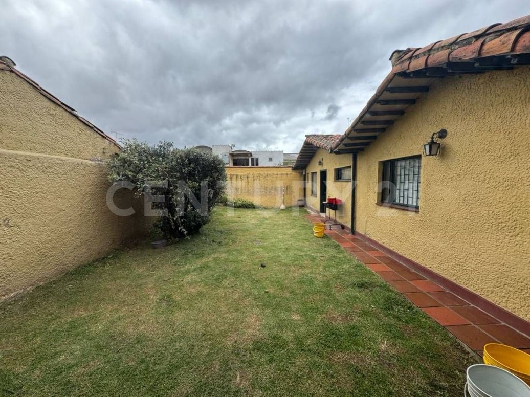 Casa de 5 alcobas en venta en Las Villas, Bogotá, 240 m² · foto 2 de 20
