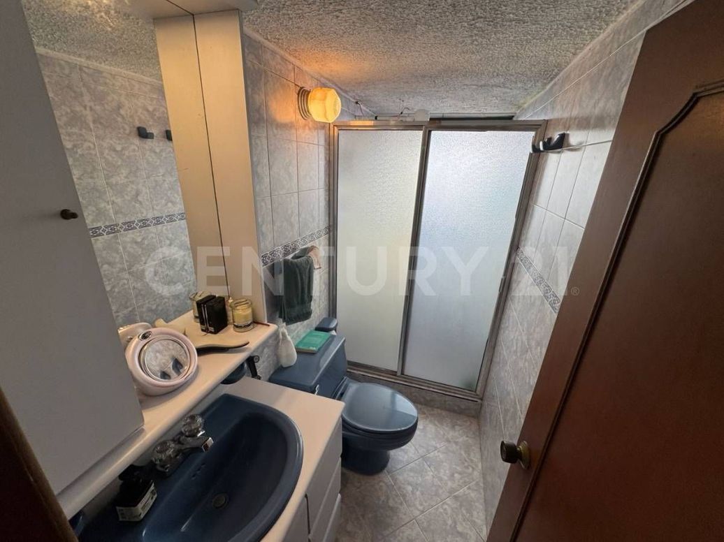 Casa de 5 alcobas en venta en Las Villas, Bogotá, 240 m² · foto 15 de 20
