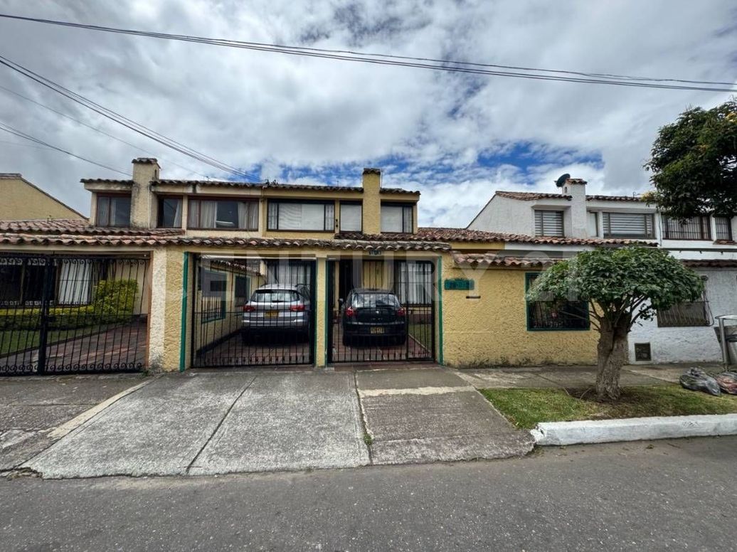 Casa de 5 alcobas en venta en Las Villas, Bogotá, 240 m² · foto 3 de 20