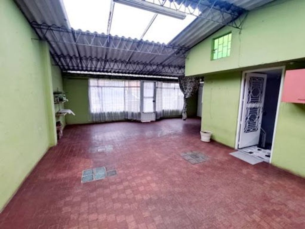 Casa de 7 alcobas en venta en Santa Isabel, Bogotá, 350 m² · foto 19 de 20