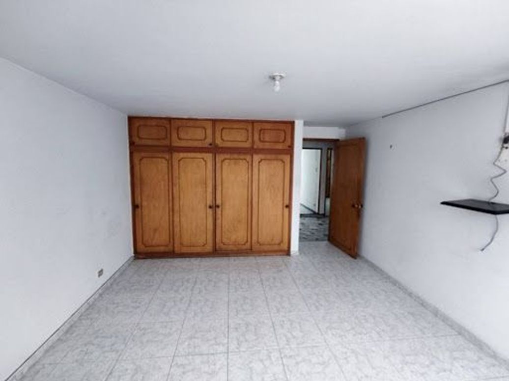 Casa de 7 alcobas en venta en Santa Isabel, Bogotá, 350 m² · foto 15 de 20