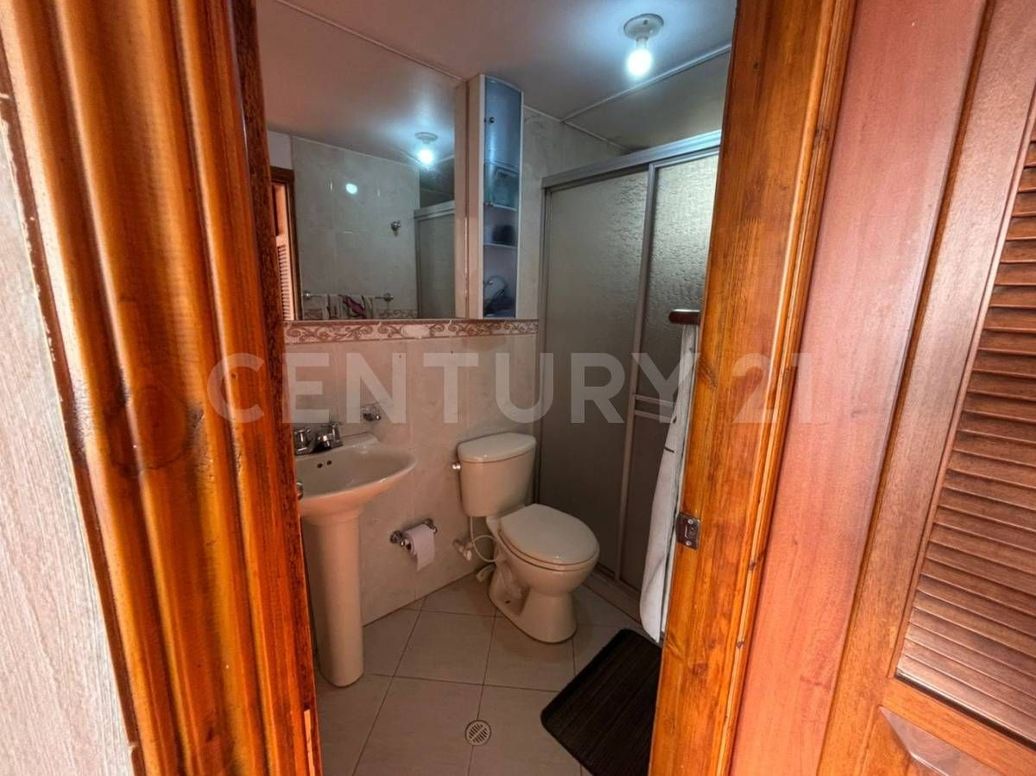 Casa de 5 alcobas en venta en La Campiña, Bogotá, 216 m² · foto 7 de 17