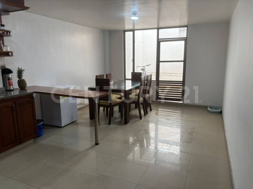 Casa de 5 alcobas en venta en La Campiña, Bogotá, 216 m² · foto 3 de 17