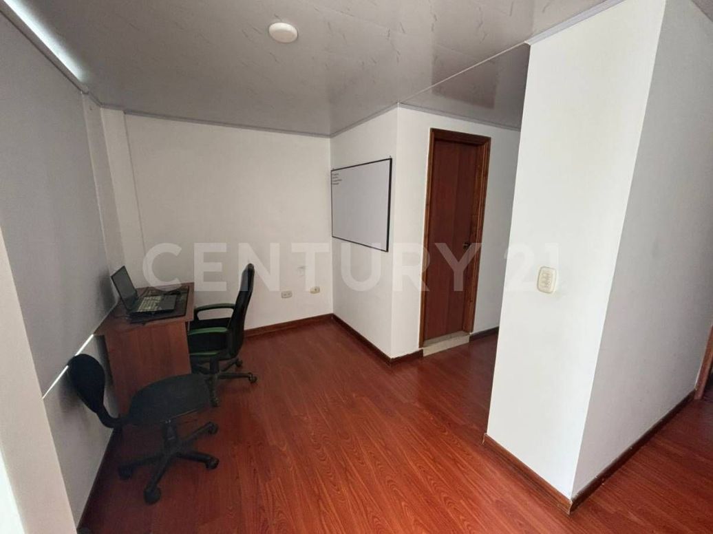 Casa de 5 alcobas en venta en La Campiña, Bogotá, 216 m² · foto 11 de 17