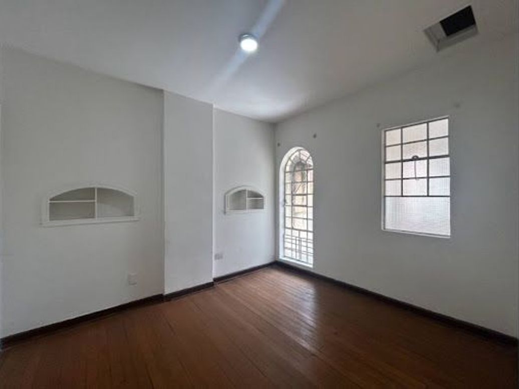 Casa de 2 alcobas en venta en Teusaquillo, Bogotá, 240 m² · foto 2 de 20