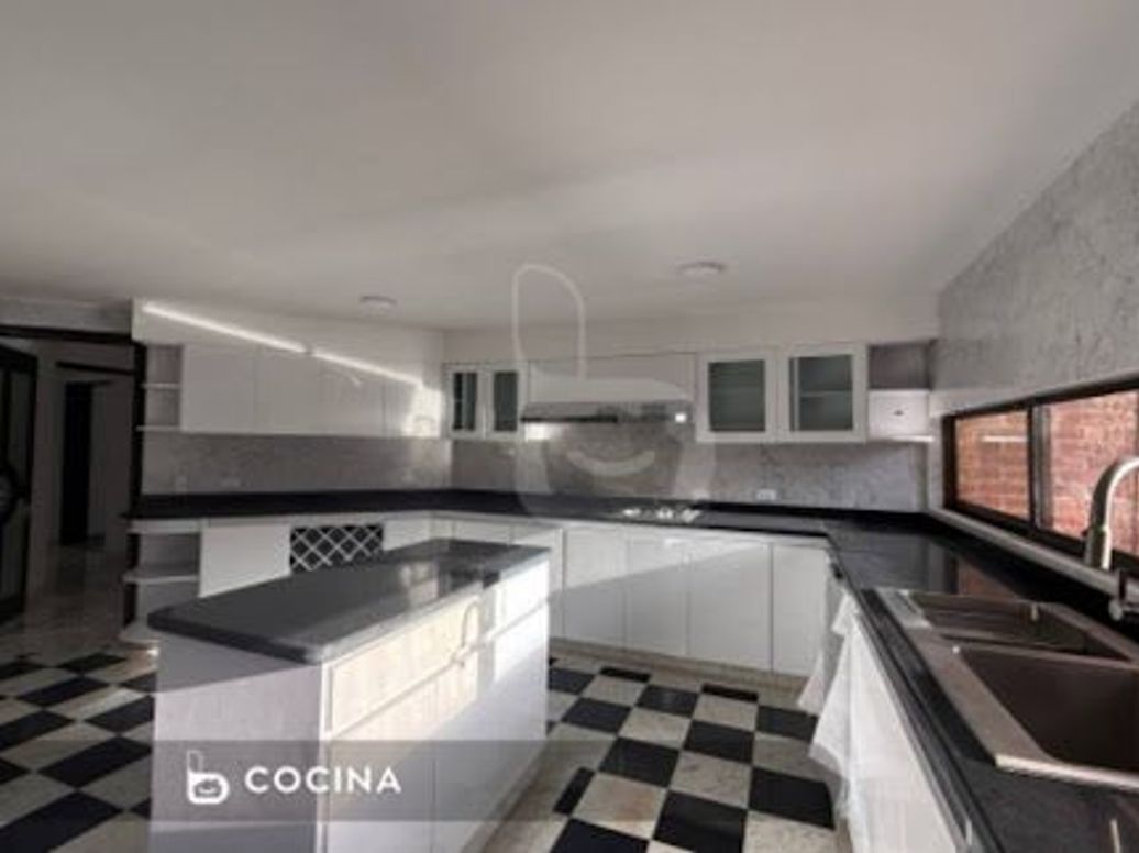Apartamento de 5 alcobas en venta en Usaquén, Bogotá, 1000 m² · foto 5 de 15