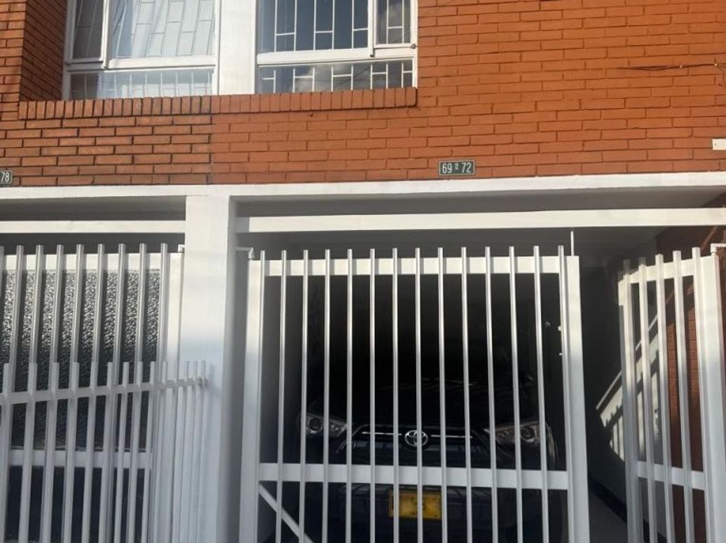 Casa de 4 alcobas en venta en Julio Flórez, Bogotá, 249 m² · foto 2 de 20