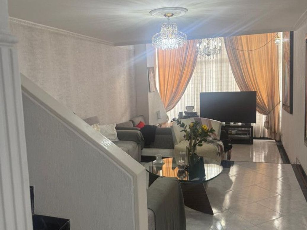 Casa de 4 alcobas en venta en Julio Flórez, Bogotá, 249 m² · foto 12 de 20