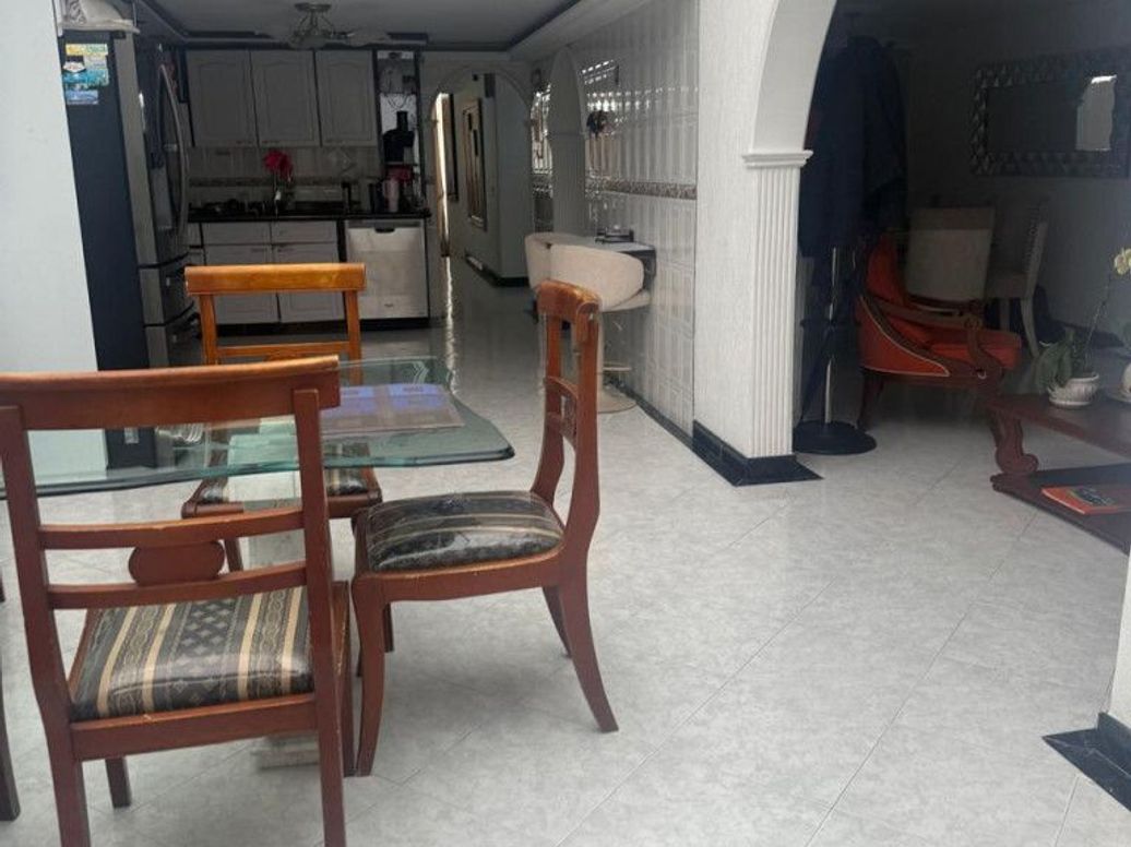 Casa de 4 alcobas en venta en Julio Flórez, Bogotá, 249 m² · foto 7 de 20