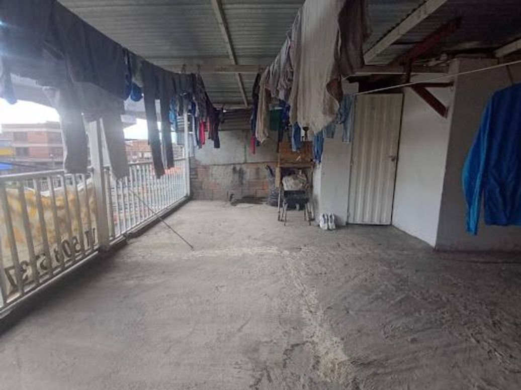Casa de 7 alcobas en venta en Gran Britalia Et. I, Bogotá, 240 m² · foto 2 de 20