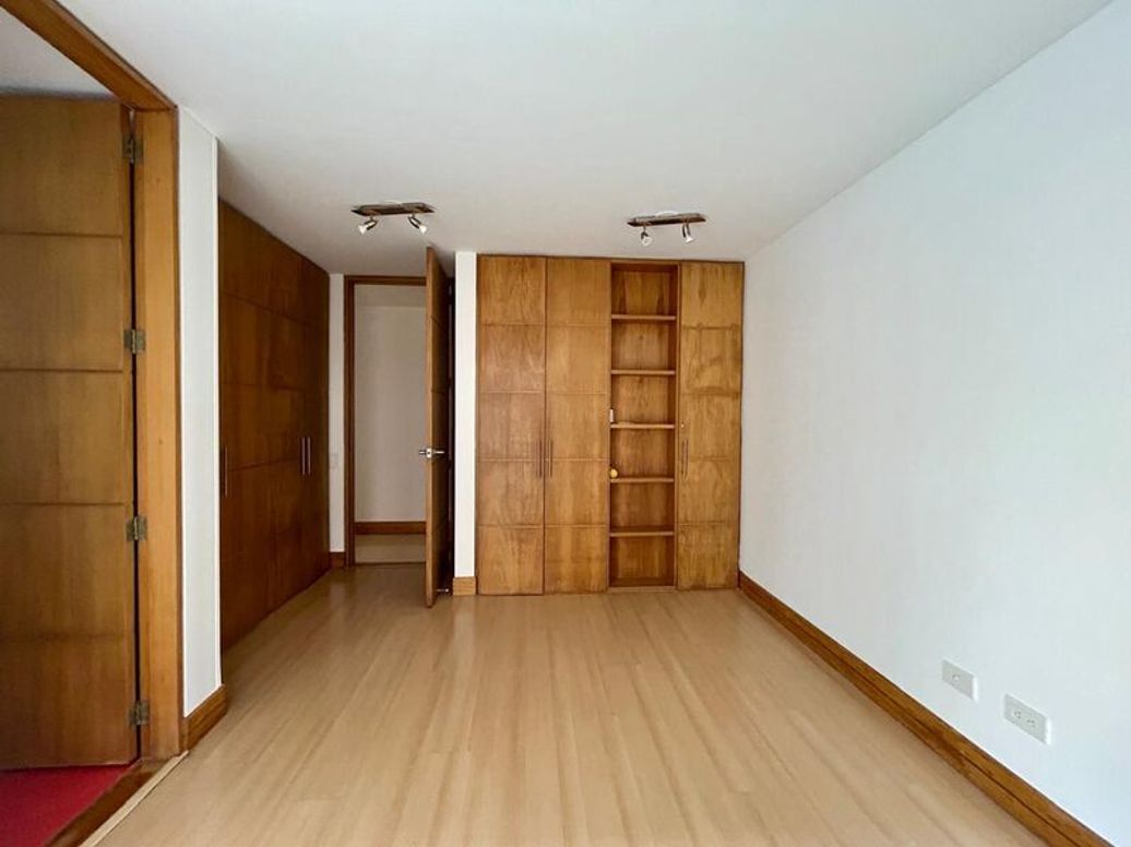 Apartamento de 3 alcobas en venta en La Carolina, Bogotá, 211 m² · foto 17 de 20
