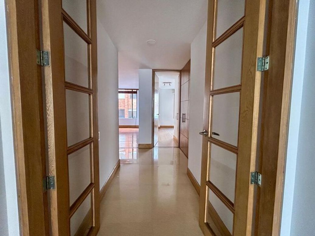 Apartamento de 3 alcobas en venta en La Carolina, Bogotá, 211 m² · foto 11 de 20