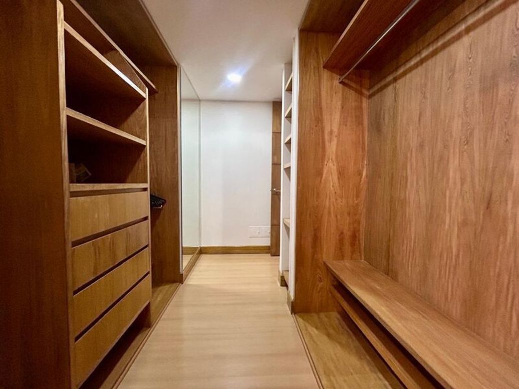 Apartamento de 3 alcobas en venta en La Carolina, Bogotá, 211 m² · foto 13 de 20