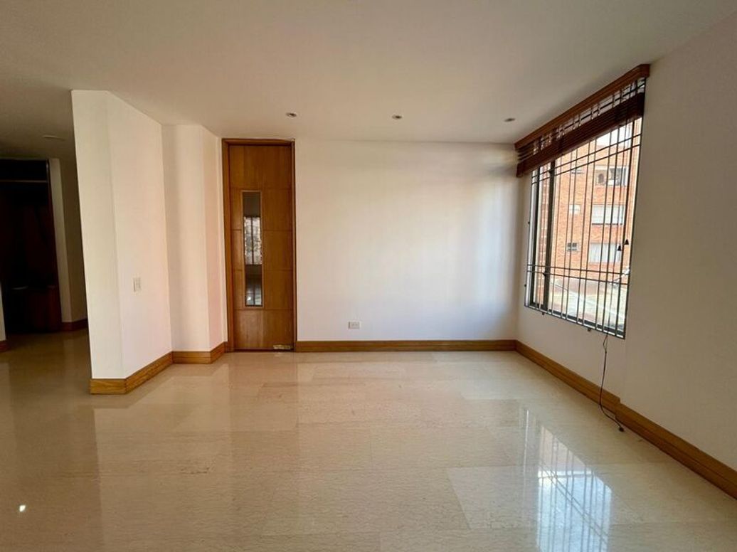 Apartamento de 3 alcobas en venta en La Carolina, Bogotá, 211 m² · foto 4 de 20
