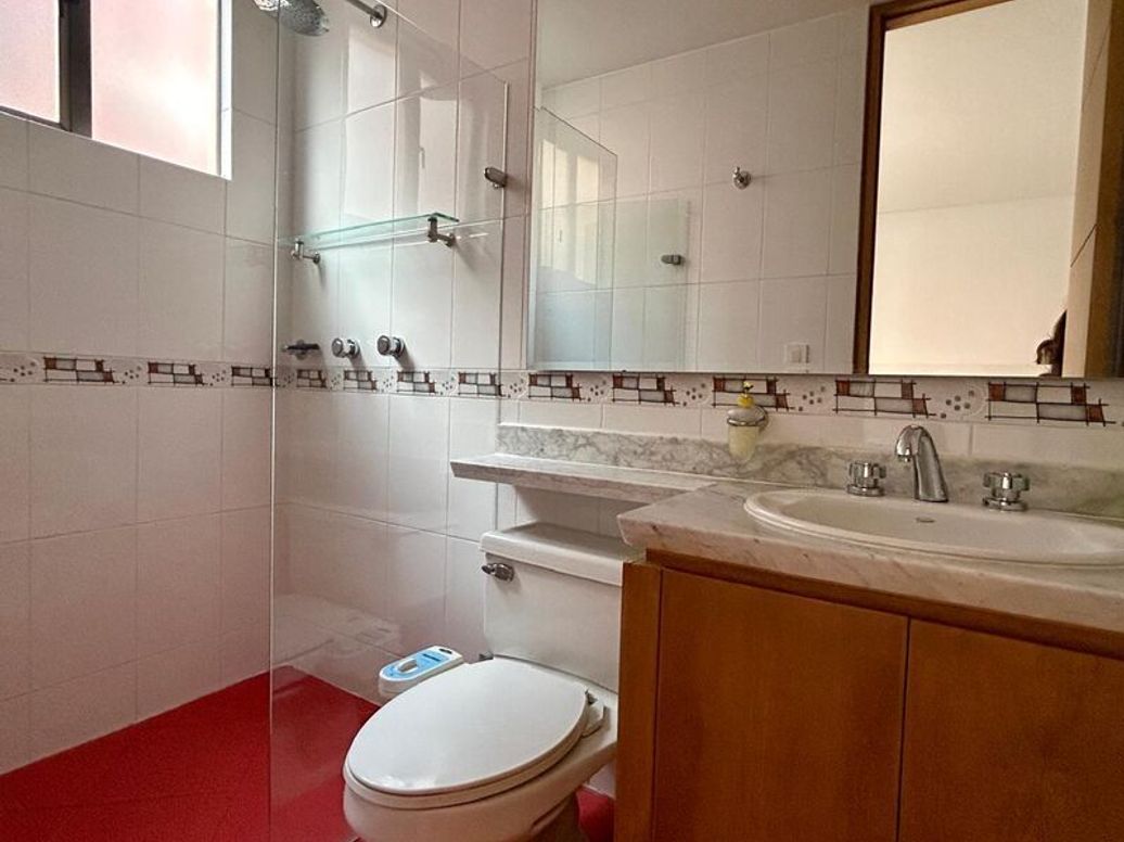 Apartamento de 3 alcobas en venta en La Carolina, Bogotá, 211 m² · foto 19 de 20
