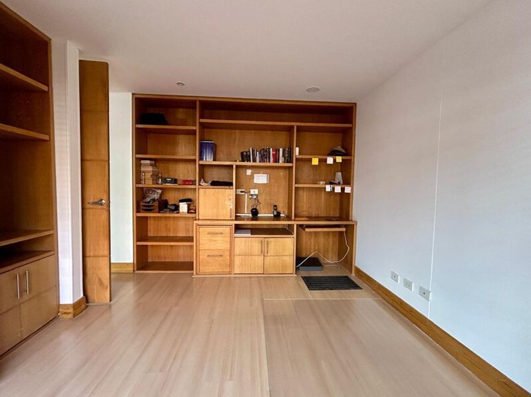 Apartamento de 3 alcobas en venta en La Carolina, Bogotá, 211 m² · foto 6 de 20