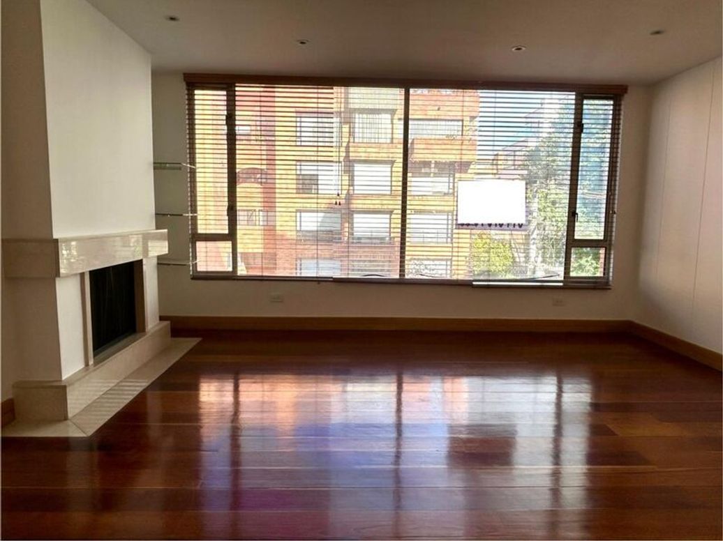 Apartamento de 3 alcobas en venta en La Carolina, Bogotá, 211 m² · foto 3 de 20