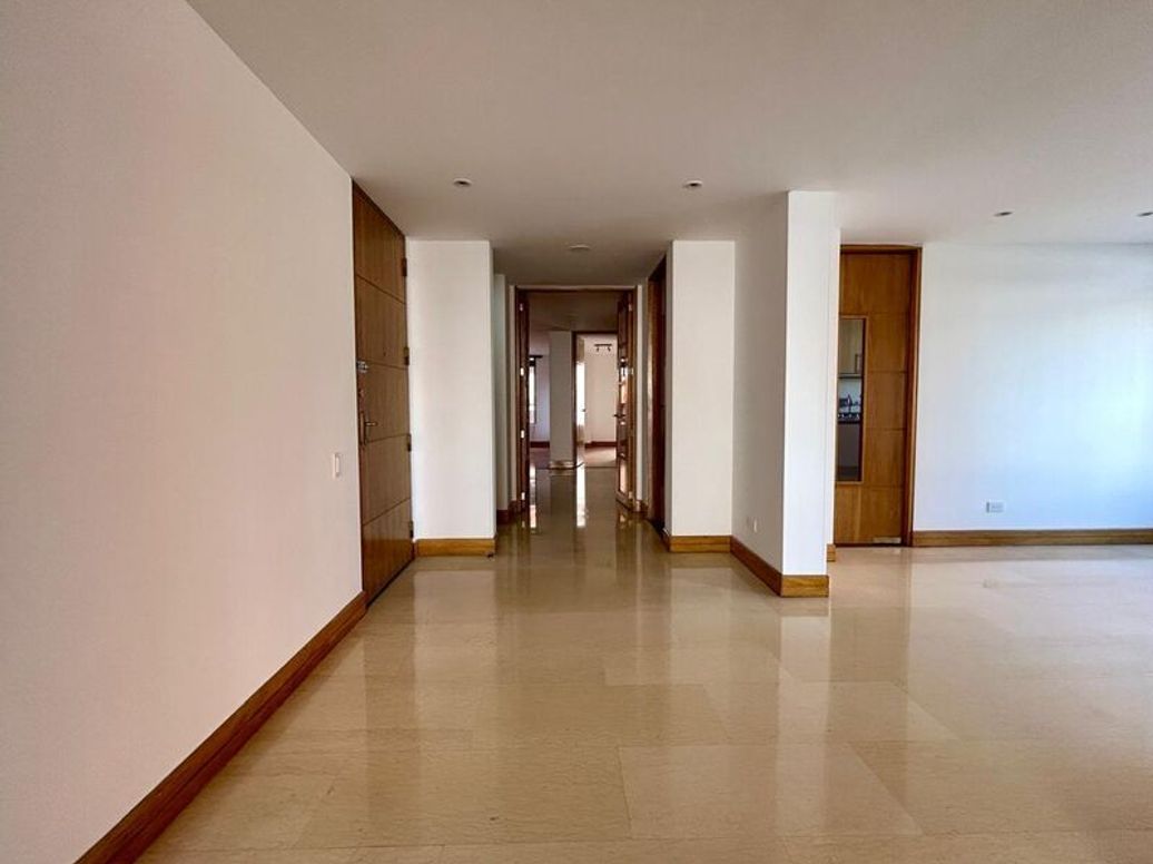 Apartamento de 3 alcobas en venta en La Carolina, Bogotá, 211 m² · foto 7 de 20