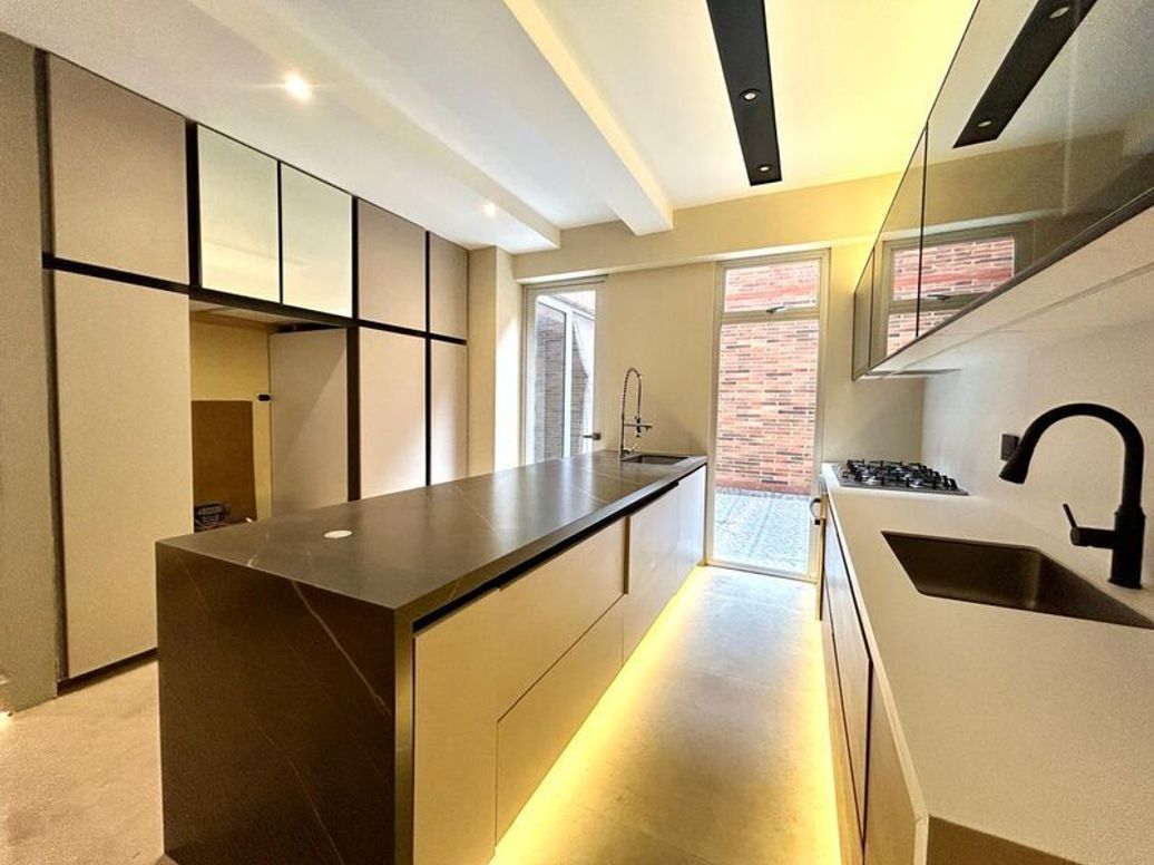 Apartamento de 2 alcobas en venta en El Refugio, Bogotá, 157 m² · foto 2 de 20